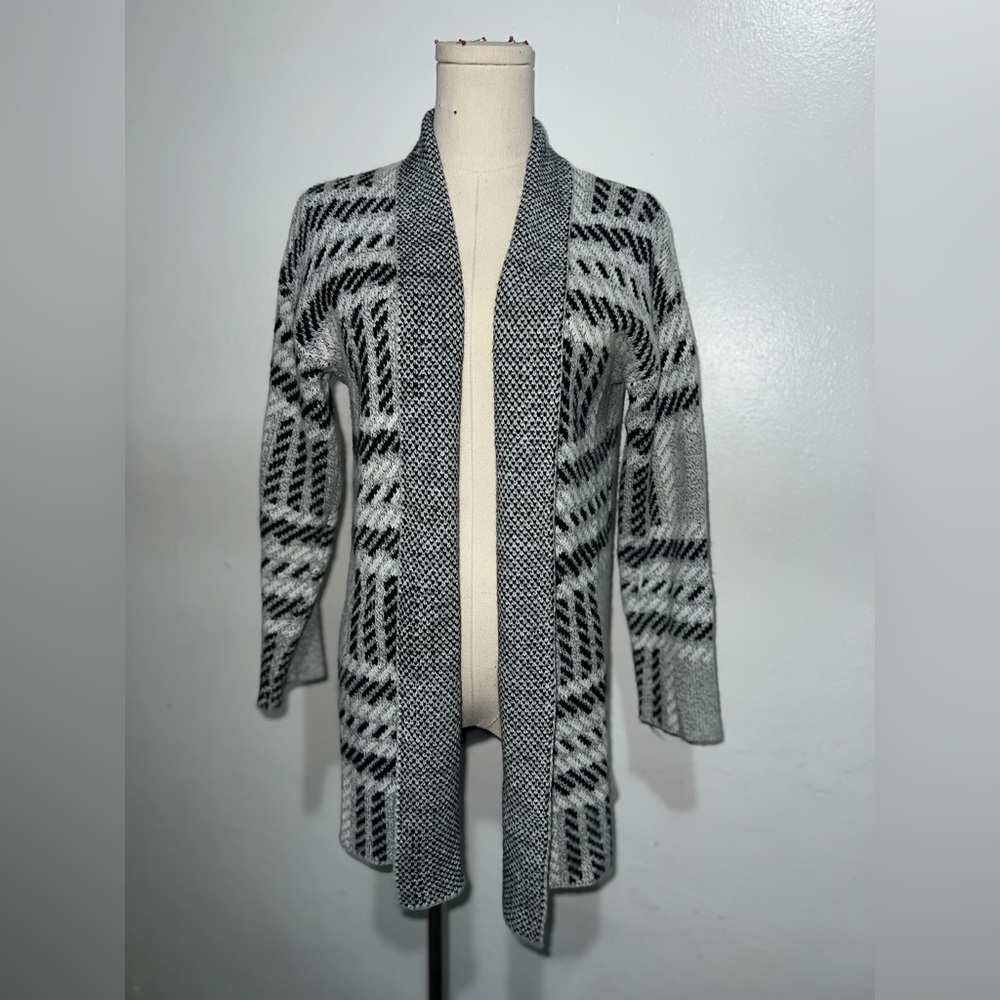 Debut Black & Gray Cárdigan